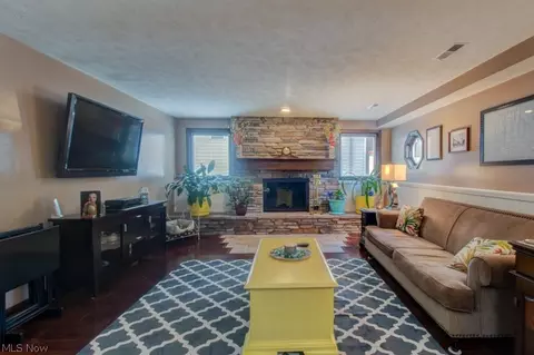 357 Hamilton Cir, Elyria, OH 44035 photo 10
