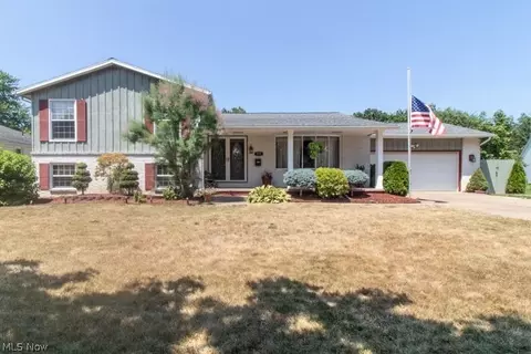357 Hamilton Cir, Elyria, OH 44035 photo 1