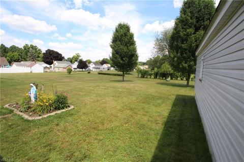44 Eve Dr, Struthers, OH 44471 photo 3