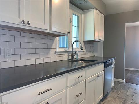 4725 Eldo St, Willoughby, OH 44094 photo 4