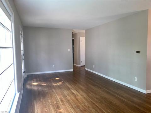4725 Eldo St, Willoughby, OH 44094 photo 2