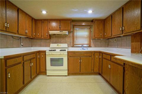 2468 Wright Rd, Akron, OH 44320 photo 16