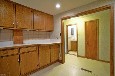 2468 Wright Rd, Akron, OH 44320 photo 17
