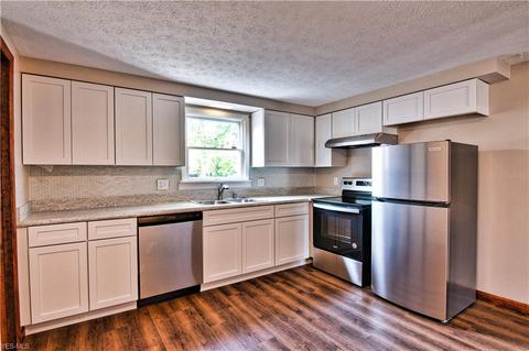 112 Valley Forge Cir, Elyria, OH 44035 photo 8