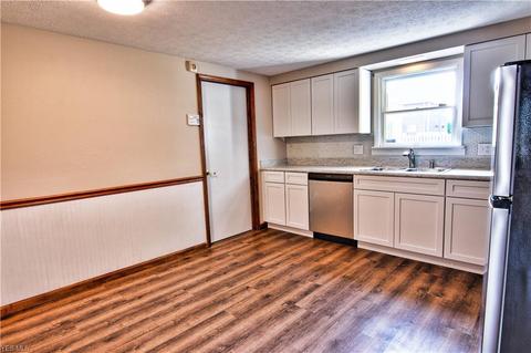 112 Valley Forge Cir, Elyria, OH 44035 photo 10
