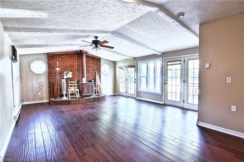 112 Valley Forge Cir, Elyria, OH 44035 photo 5