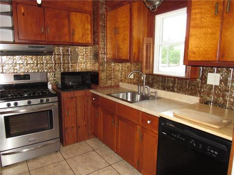 164 Sprague Rd, Berea, OH 44017 photo 2
