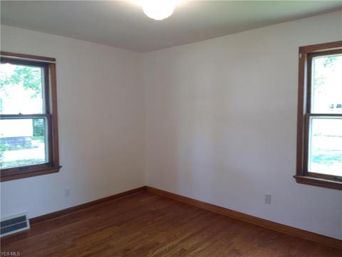 275 Pasadena Ave, Elyria, OH 44035 photo 4