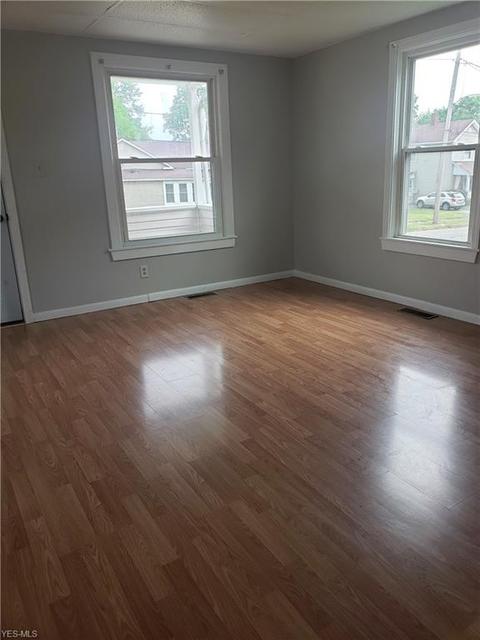 82 Spring St, Struthers, OH 44471 photo 5