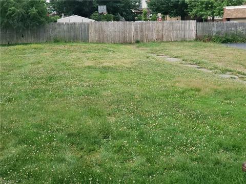 82 Spring St, Struthers, OH 44471 photo 9