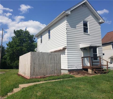 82 Spring St, Struthers, OH 44471 photo 2