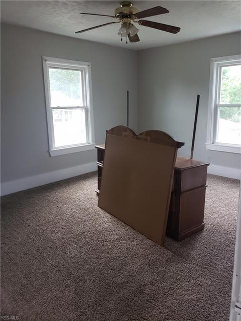 82 Spring St, Struthers, OH 44471 photo 8