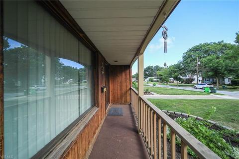 2146 Sunset Dr, Wickliffe, OH 44092 photo 3