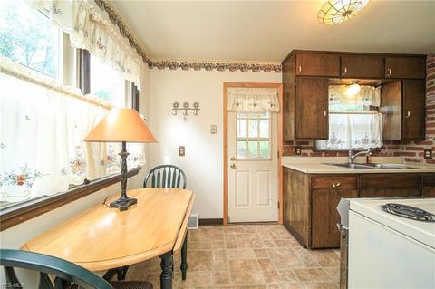 2146 Sunset Dr, Wickliffe, OH 44092 photo 9
