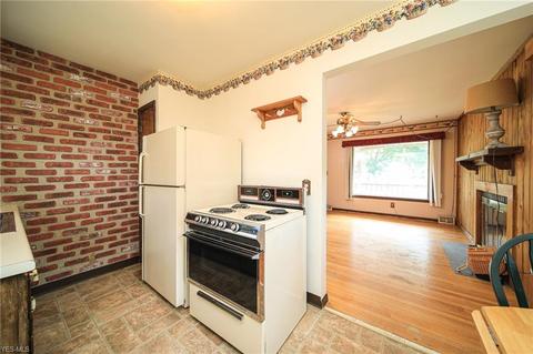 2146 Sunset Dr, Wickliffe, OH 44092 photo 12