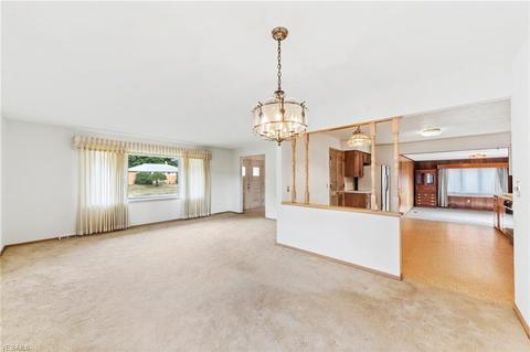 5360 Regency Dr, Parma, OH 44129 photo 9