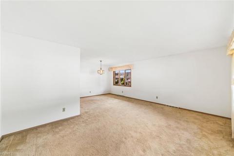 5360 Regency Dr, Parma, OH 44129 photo 10