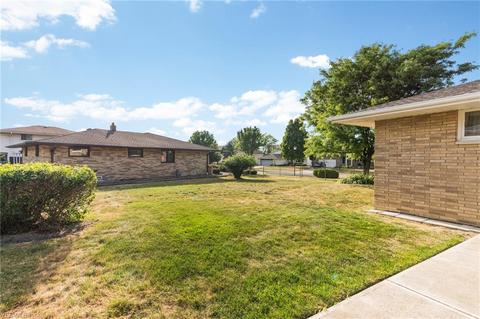 5360 Regency Dr, Parma, OH 44129 photo 4
