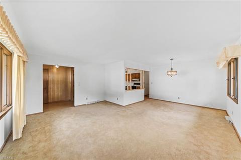 5360 Regency Dr, Parma, OH 44129 photo 11