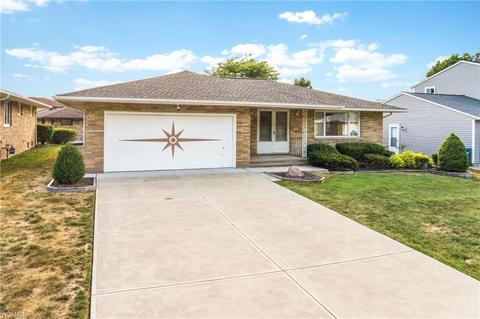 5360 Regency Dr, Parma, OH 44129 photo 2