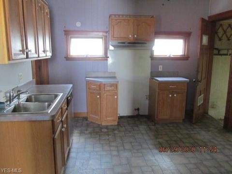 1861 E 31st St, Lorain, OH 44055 photo 8