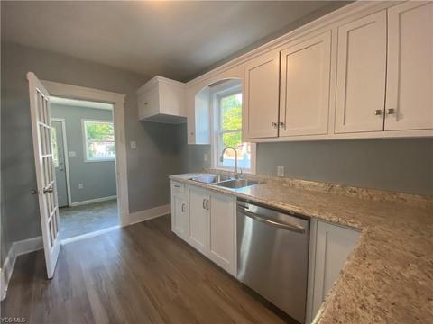 248 Spruce St, Elyria, OH 44035 photo 9