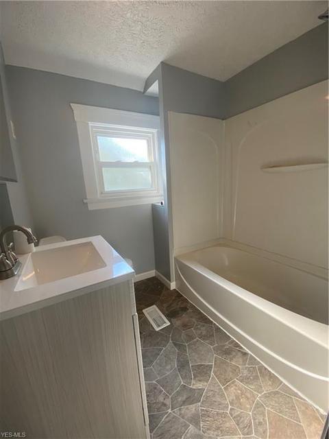 248 Spruce St, Elyria, OH 44035 photo 17