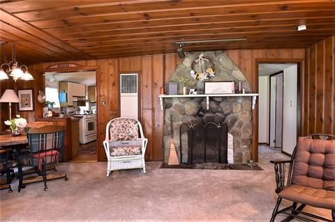 141 E 272nd St, Euclid, OH 44132 photo 2