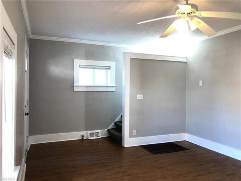 718 Lucille Ave, Akron, OH 44310 photo 2