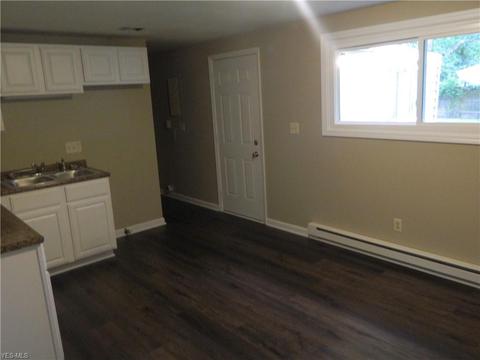 741 Delaware Ave, Elyria, OH 44035 photo 3