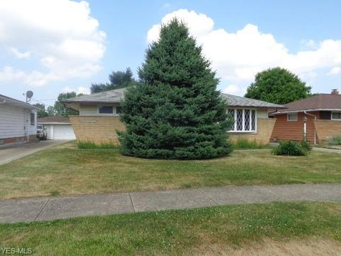 7296 Whitaker Dr, Parma, OH 44130 photo 4