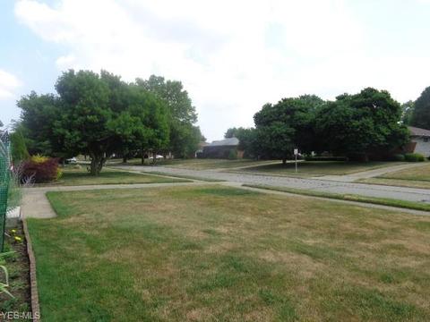 7296 Whitaker Dr, Parma, OH 44130 photo 3