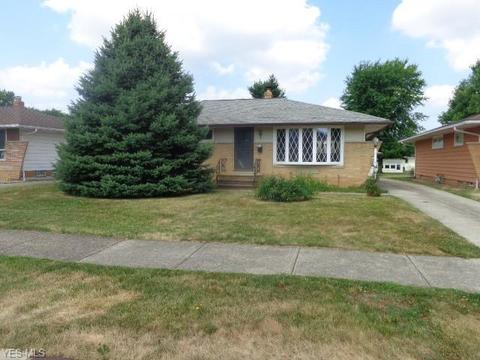 7296 Whitaker Dr, Parma, OH 44130 photo 1