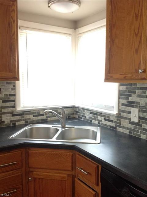 2807 Commonwealth Dr, Parma, OH 44134 photo 4
