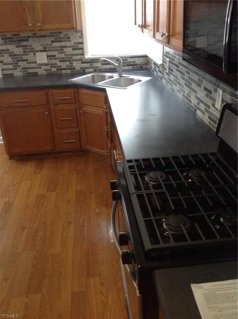 2807 Commonwealth Dr, Parma, OH 44134 photo 2
