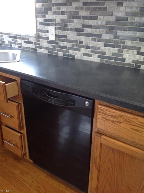 2807 Commonwealth Dr, Parma, OH 44134 photo 6