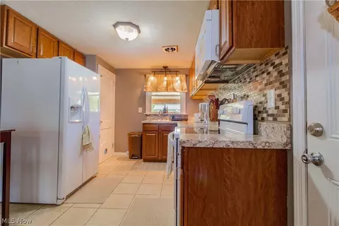 2233 W 11th St, Ashtabula, OH 44004 photo 9