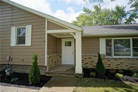 3236 Grenfall Rd, Norton, OH 44203 photo 2