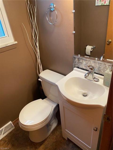 1911 E 290th St, Wickliffe, OH 44092 photo 8