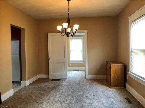 201 Center St, Struthers, OH 44471 photo 5