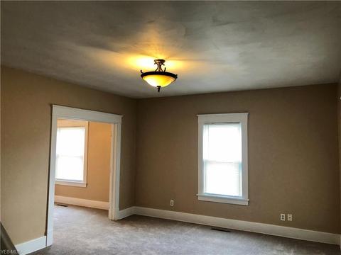 201 Center St, Struthers, OH 44471 photo 3
