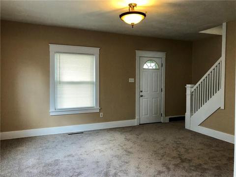 201 Center St, Struthers, OH 44471 photo 2