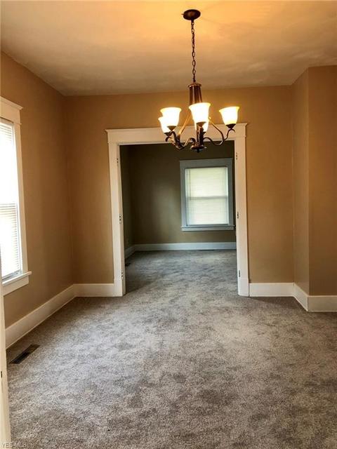 201 Center St, Struthers, OH 44471 photo 4