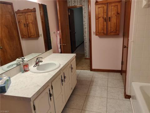 107 Timberlane Dr, Elyria, OH 44035 photo 17