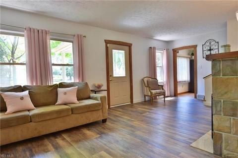 38 Woodview Ave, Youngstown, OH 44512 photo 4