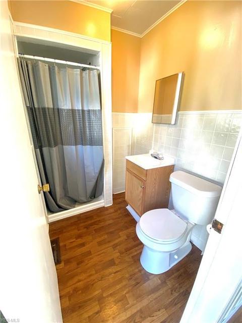 866 Carlysle St, Akron, OH 44310 photo 11