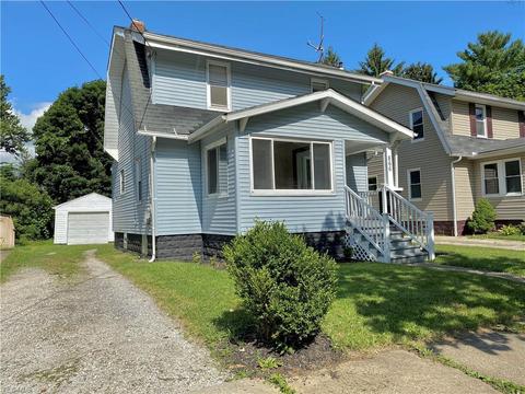 866 Carlysle St, Akron, OH 44310 photo 2