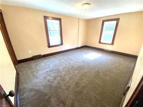 866 Carlysle St, Akron, OH 44310 photo 12