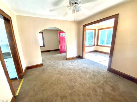 866 Carlysle St, Akron, OH 44310 photo 5