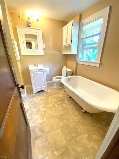 866 Carlysle St, Akron, OH 44310 photo 14